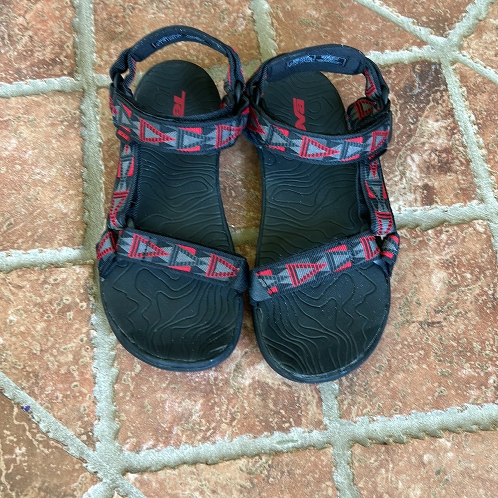 Teva Sandals Size M6/W7.5